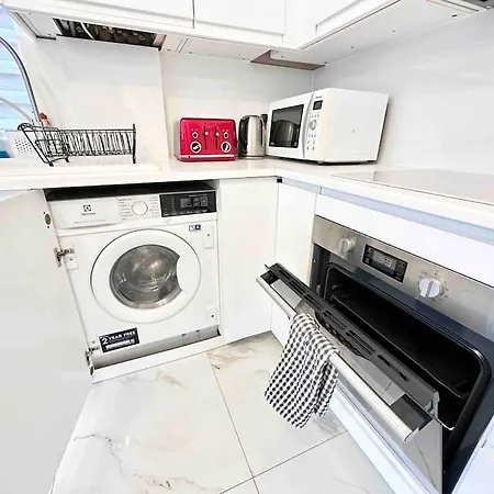 Paradigm House, Luxury 2-Bedroom Apartment 3, Free Parking, Oxford Exterior photo