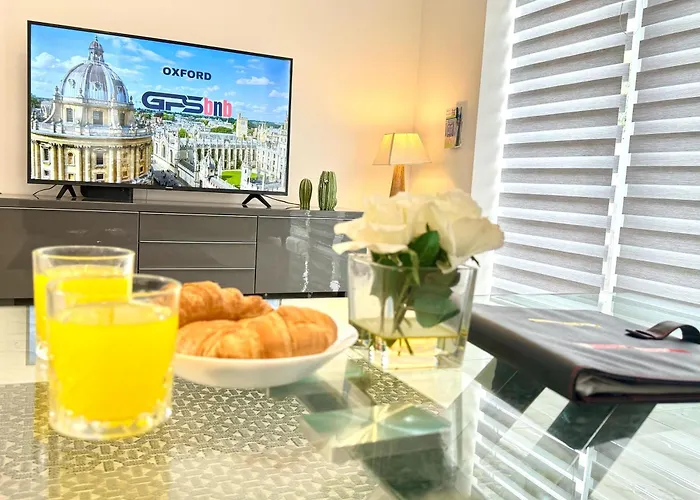 Paradigm House, Luxury 2-Bedroom Apartment 3, Free Parking, Oxford