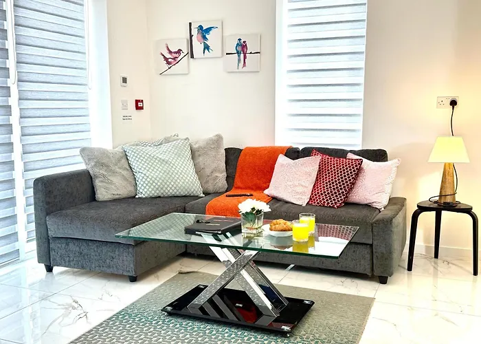 Paradigm House, Luxury 2-Bedroom Apartment 3, Free Parking, Oxford